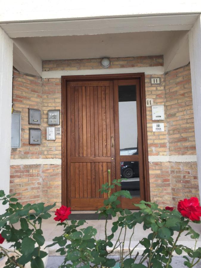 Itaka Acomodação com café da manhã LʼAquila Exterior foto